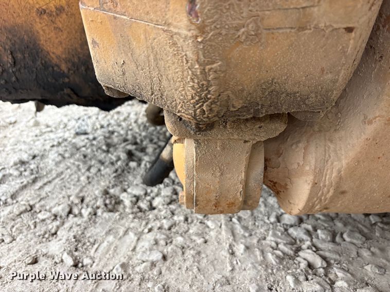 image for item YA3036 1994 Caterpillar 773B articulated haul truck