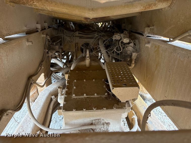 image for item YA3036 1994 Caterpillar 773B articulated haul truck