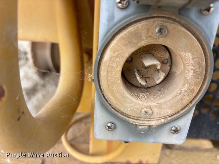 image for item YA3037 1995 Caterpillar 773B haul truck