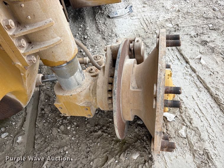 image for item YA3037 1995 Caterpillar 773B haul truck