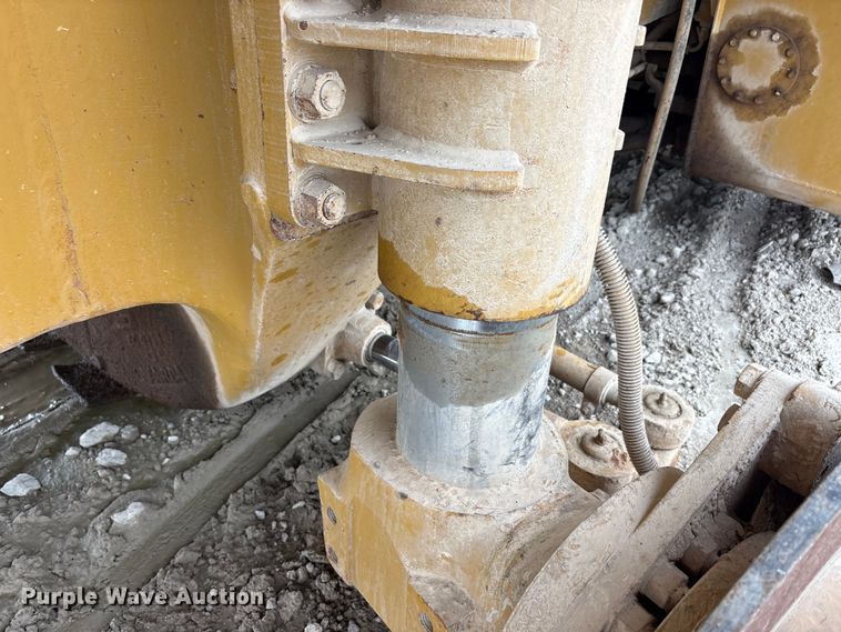 image for item YA3037 1995 Caterpillar 773B haul truck