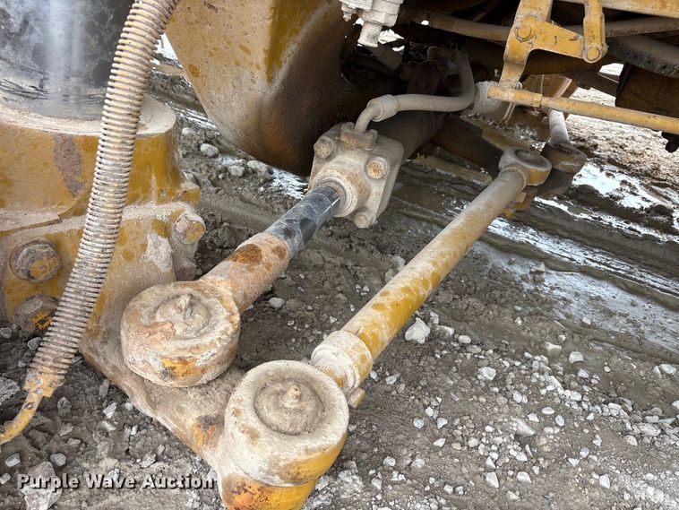 image for item YA3037 1995 Caterpillar 773B haul truck