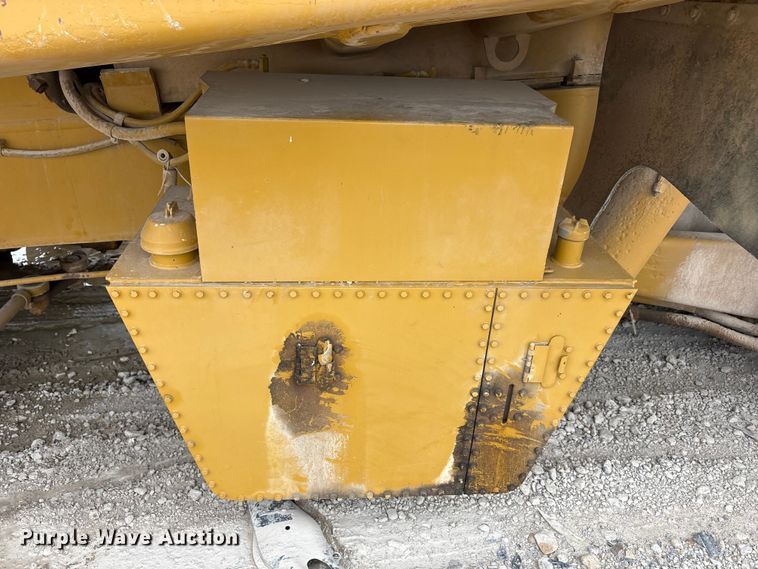 image for item YA3037 1995 Caterpillar 773B haul truck