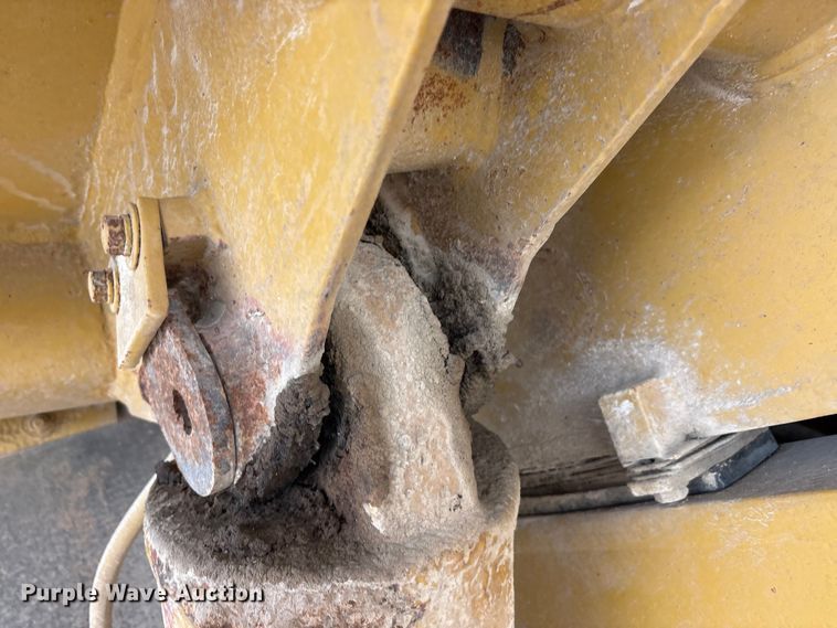image for item YA3037 1995 Caterpillar 773B haul truck