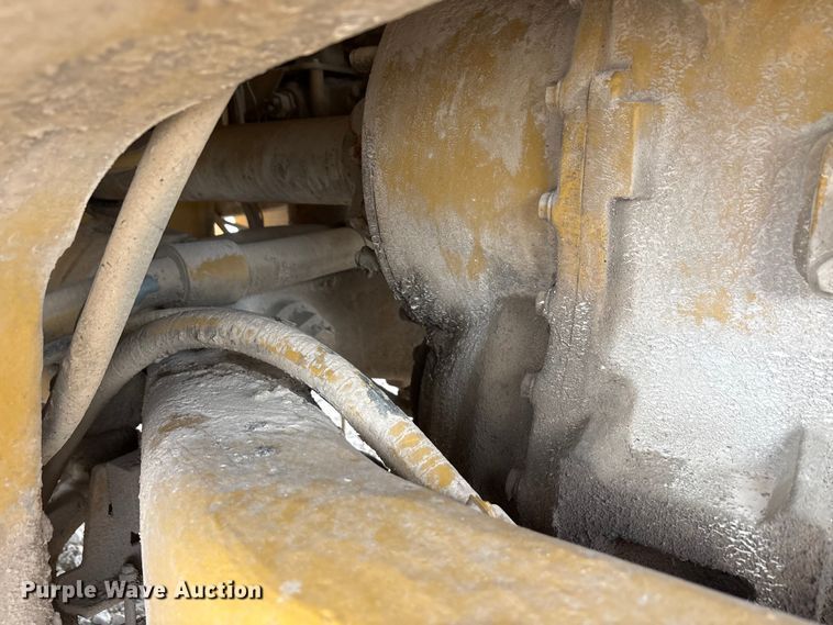 image for item YA3037 1995 Caterpillar 773B haul truck