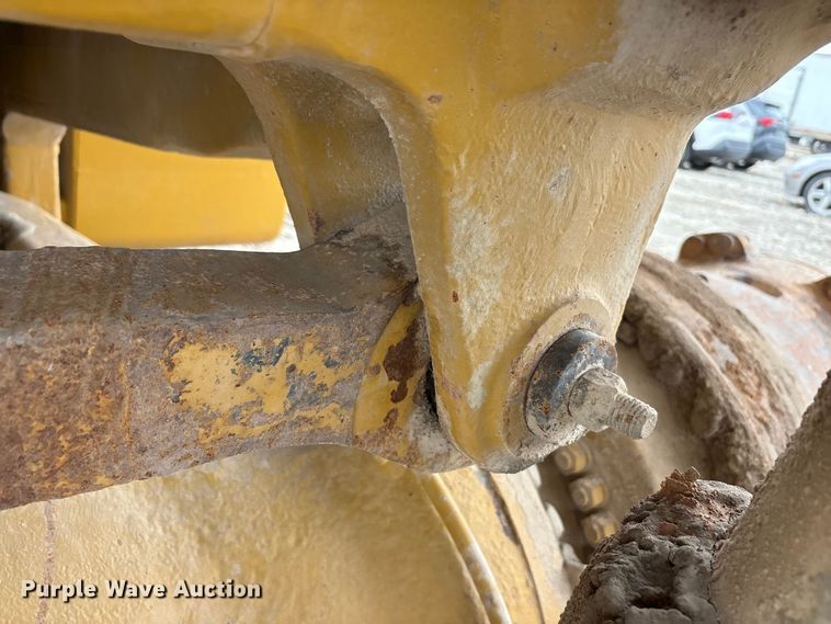 image for item YA3037 1995 Caterpillar 773B haul truck