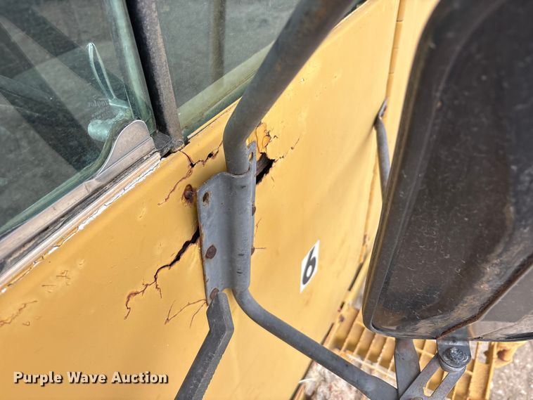image for item YA3037 1995 Caterpillar 773B haul truck