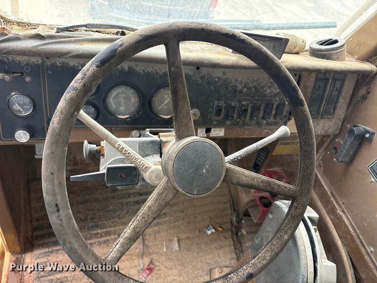 image for item YA3037 1995 Caterpillar 773B haul truck