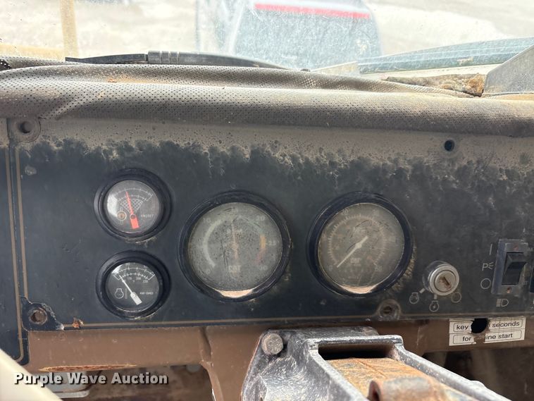 image for item YA3037 1995 Caterpillar 773B haul truck