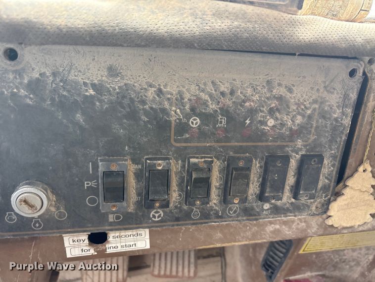 image for item YA3037 1995 Caterpillar 773B haul truck
