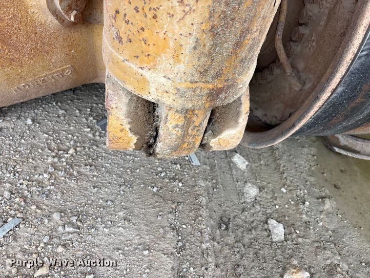 image for item YA3038 1980 Caterpillar 733B haul truck