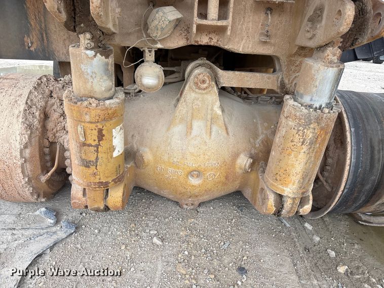 image for item YA3038 1980 Caterpillar 733B haul truck