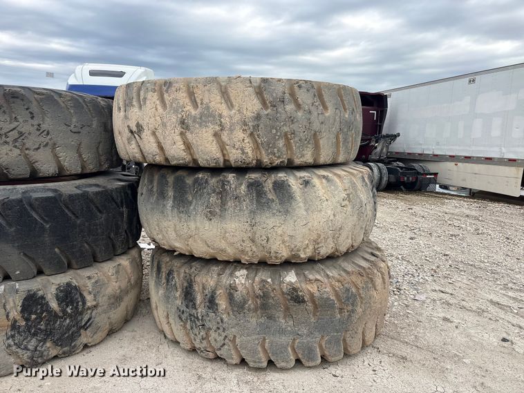 image for item YA3038 1980 Caterpillar 733B haul truck