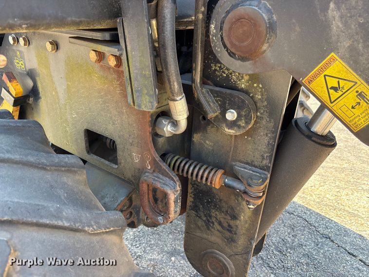 image for item YA3044 2016 Ditch Witch 410SX trencher
