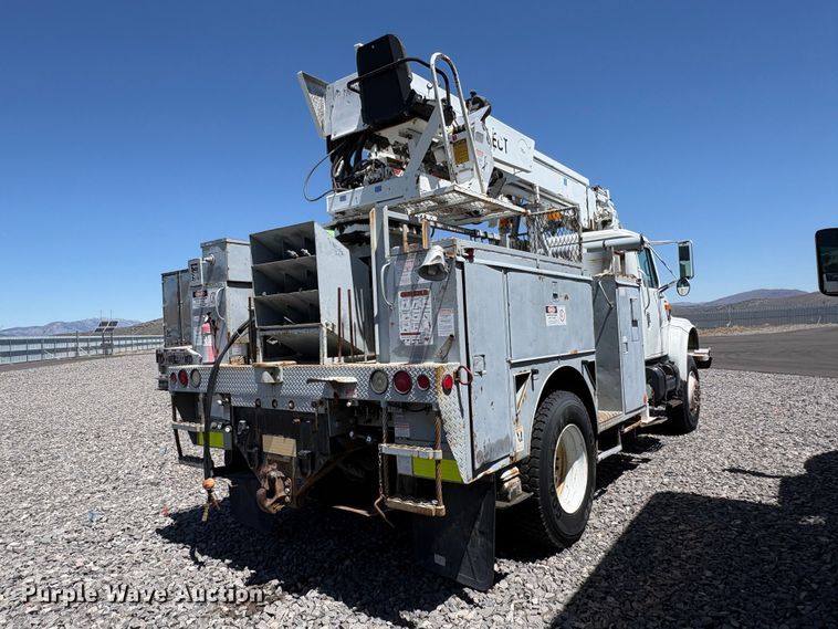 image for item YA3071 1995 International 4800 digger derrick truck