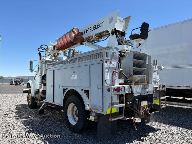 image for item YA3071 1995 International 4800 digger derrick truck