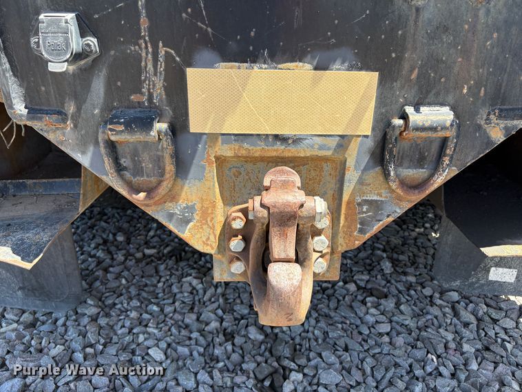 image for item YA3071 1995 International 4800 digger derrick truck