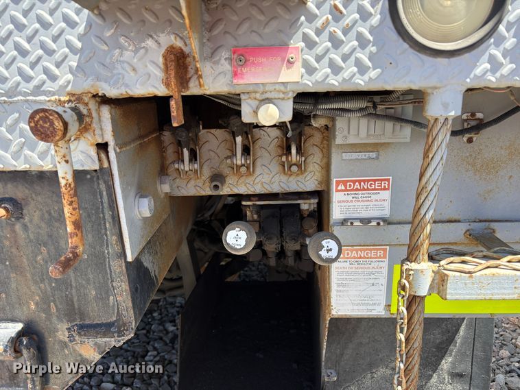 image for item YA3071 1995 International 4800 digger derrick truck