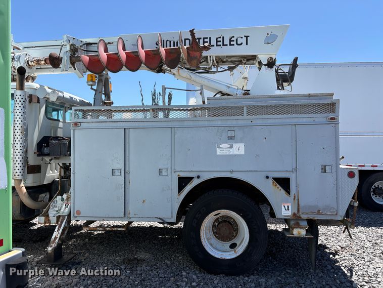 image for item YA3071 1995 International 4800 digger derrick truck