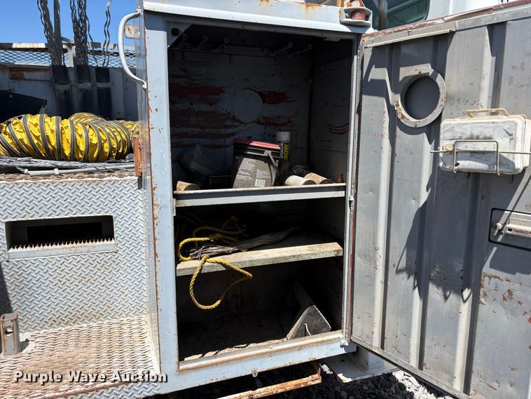 image for item YA3071 1995 International 4800 digger derrick truck
