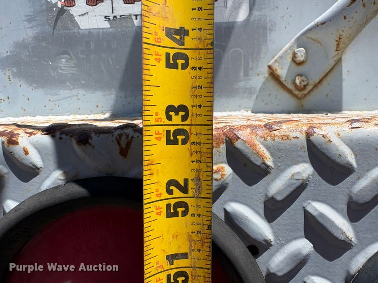 image for item YA3071 1995 International 4800 digger derrick truck