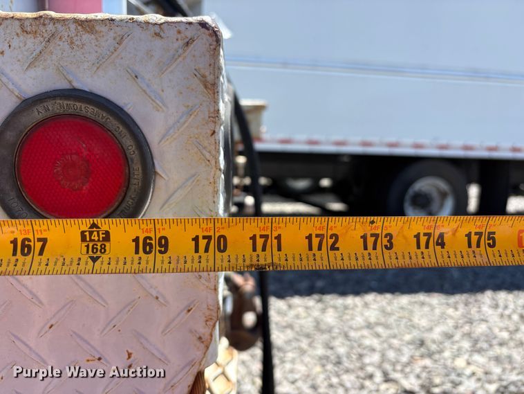 image for item YA3071 1995 International 4800 digger derrick truck