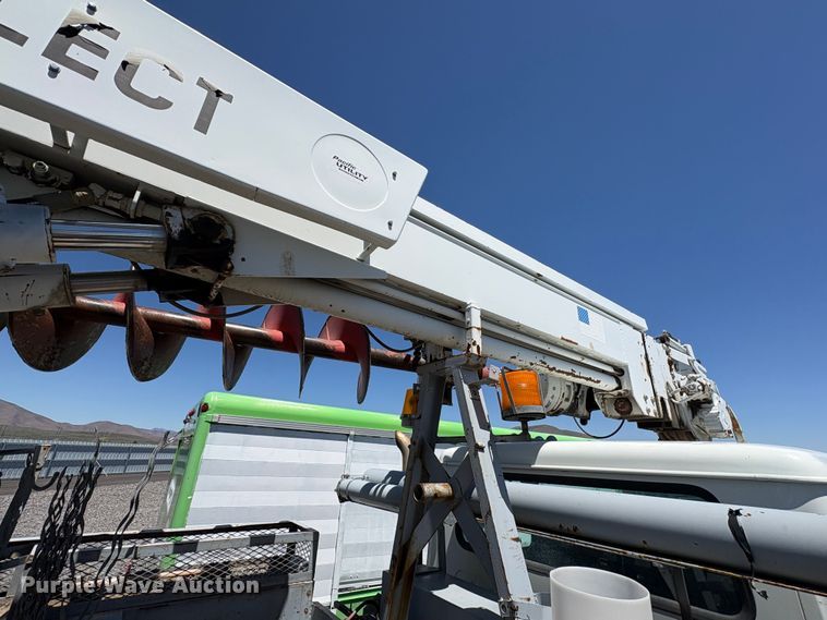image for item YA3071 1995 International 4800 digger derrick truck