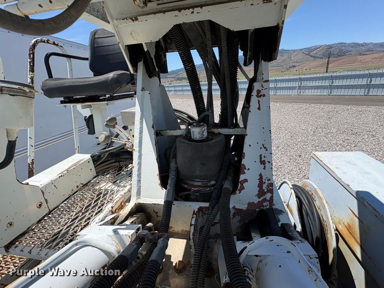 image for item YA3071 1995 International 4800 digger derrick truck