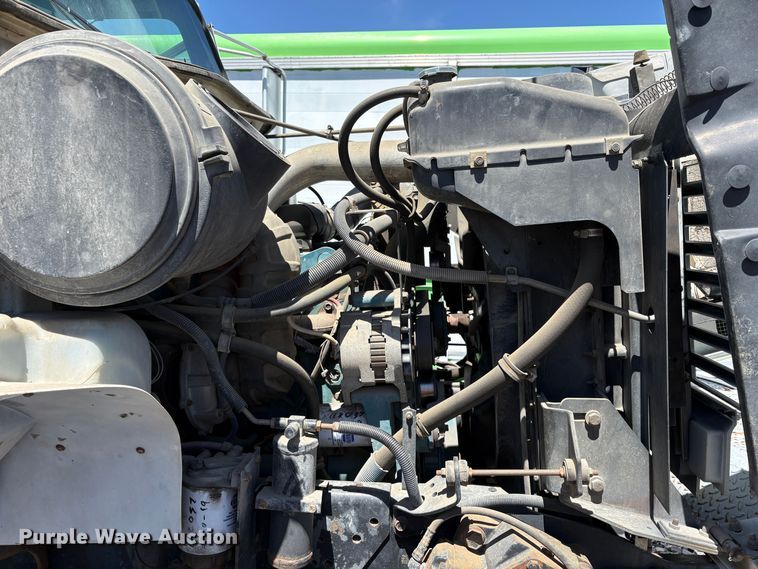 image for item YA3071 1995 International 4800 digger derrick truck