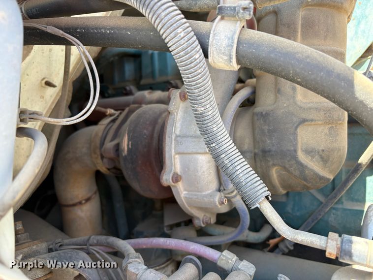 image for item YA3071 1995 International 4800 digger derrick truck