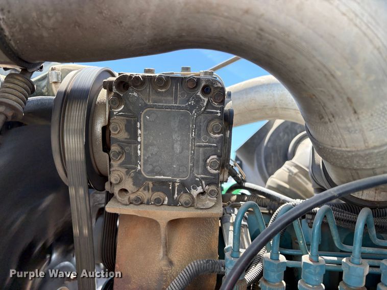 image for item YA3071 1995 International 4800 digger derrick truck