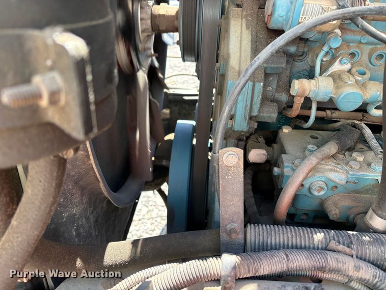 image for item YA3071 1995 International 4800 digger derrick truck