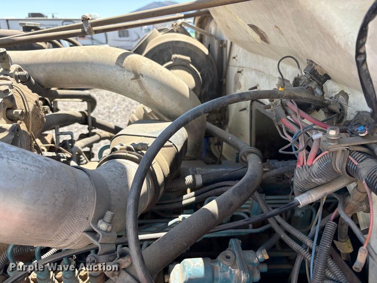 image for item YA3071 1995 International 4800 digger derrick truck