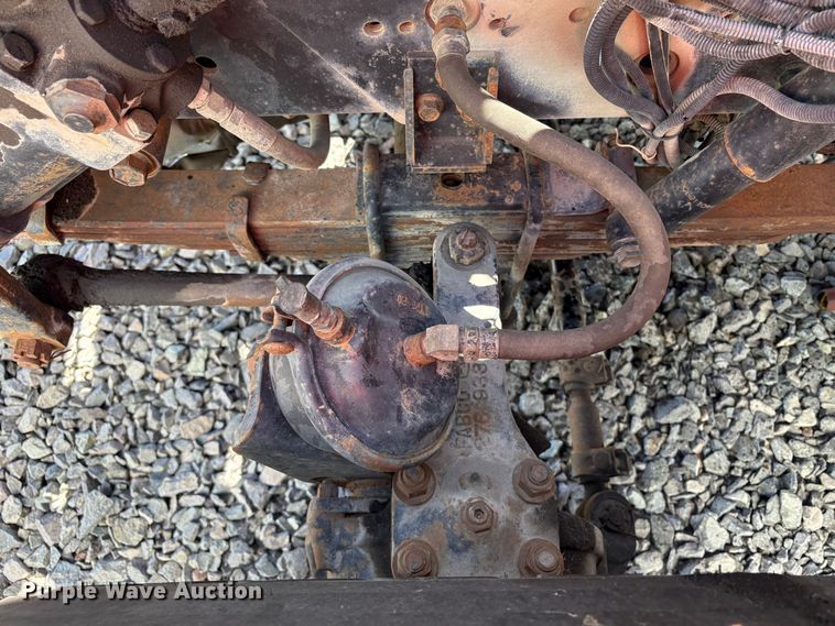 image for item YA3071 1995 International 4800 digger derrick truck