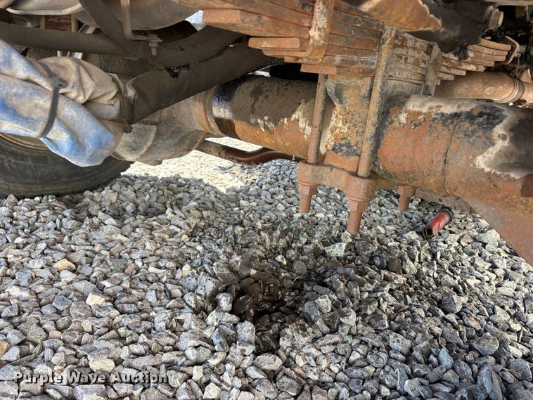 image for item YA3071 1995 International 4800 digger derrick truck