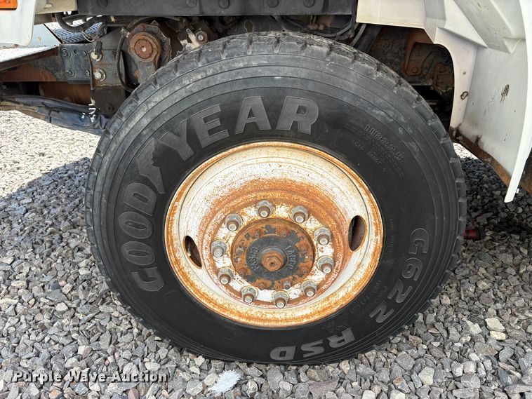 image for item YA3071 1995 International 4800 digger derrick truck