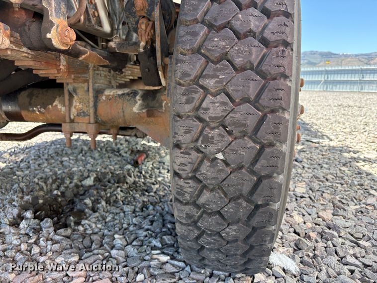 image for item YA3071 1995 International 4800 digger derrick truck