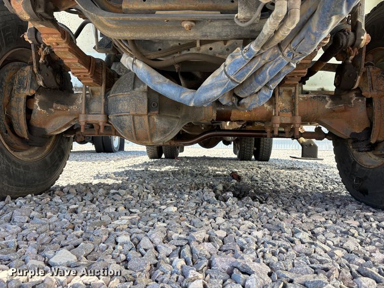 image for item YA3071 1995 International 4800 digger derrick truck