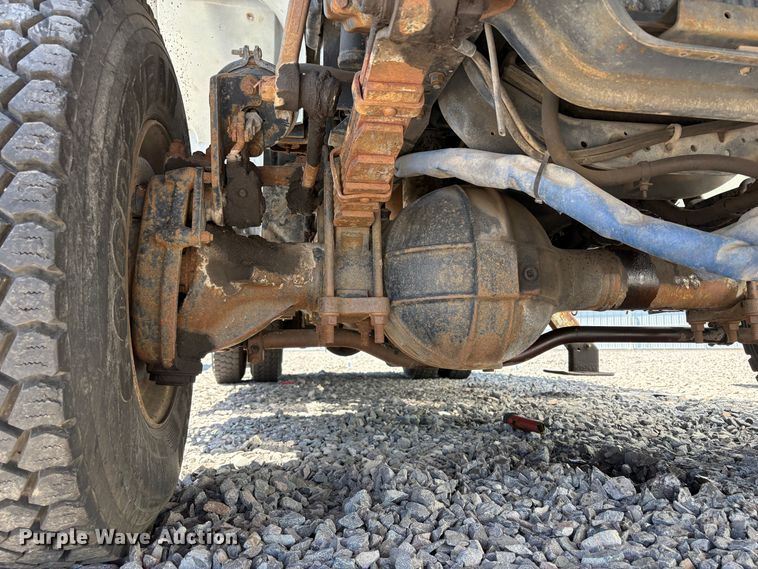 image for item YA3071 1995 International 4800 digger derrick truck