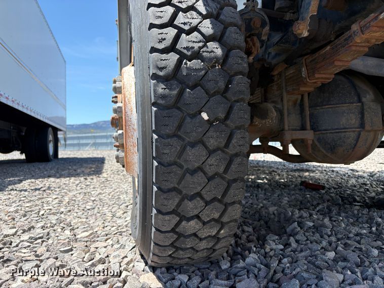 image for item YA3071 1995 International 4800 digger derrick truck