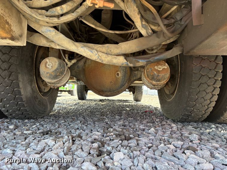 image for item YA3071 1995 International 4800 digger derrick truck