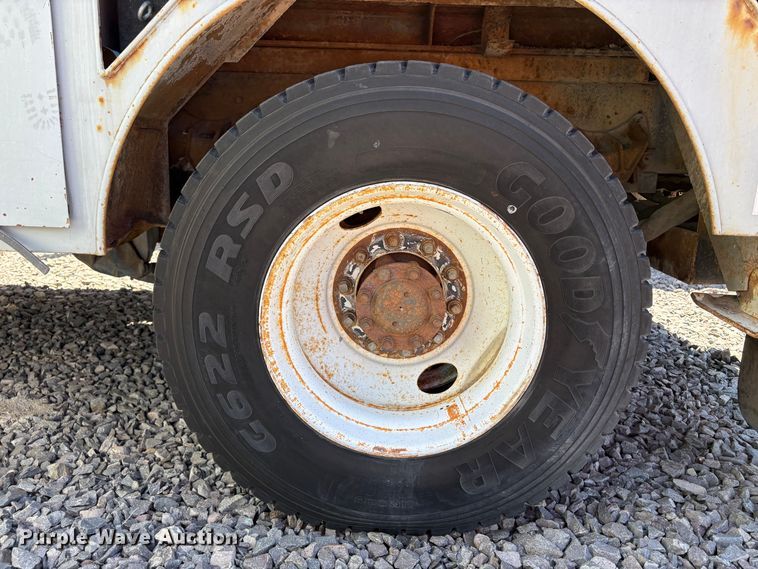 image for item YA3071 1995 International 4800 digger derrick truck