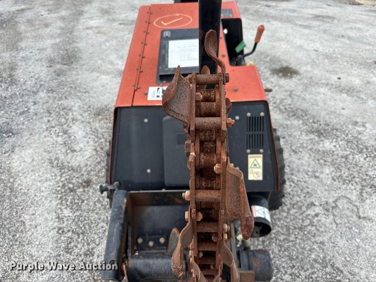 image for item YA3075 2017 Ditch Witch 410SX trencher