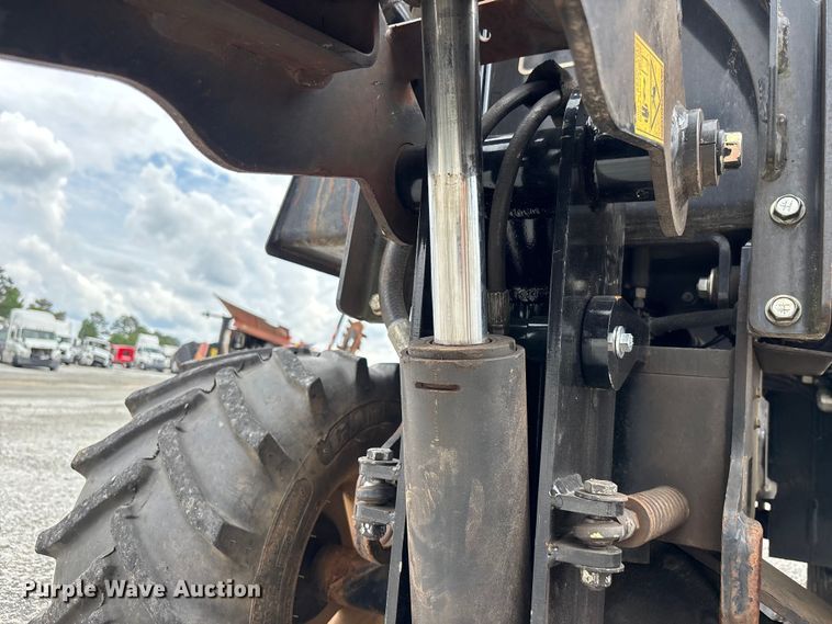 image for item YA3075 2017 Ditch Witch 410SX trencher