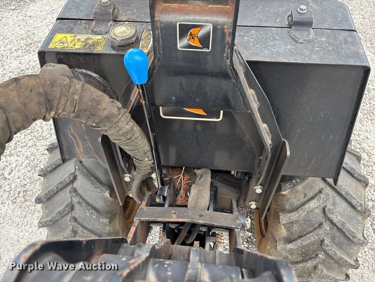 image for item YA3075 2017 Ditch Witch 410SX trencher