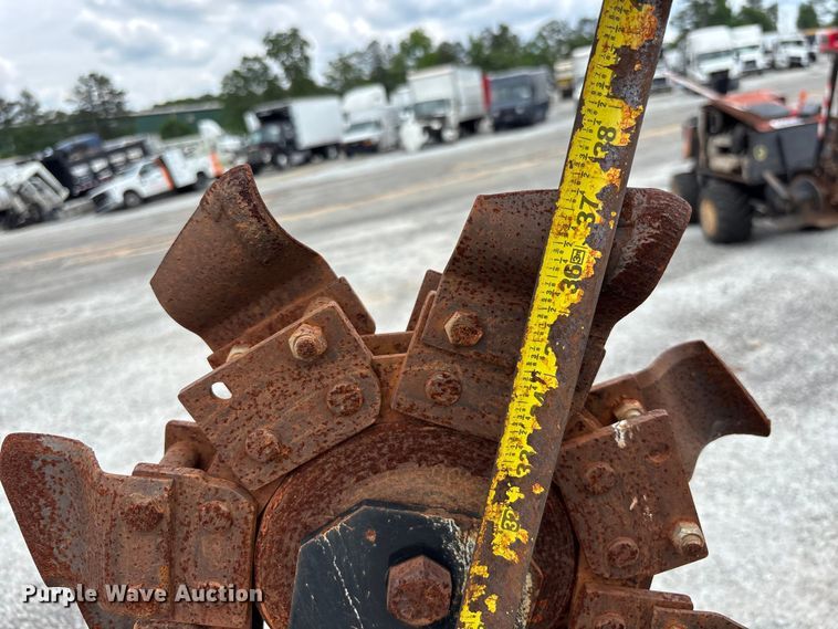 image for item YA3075 2017 Ditch Witch 410SX trencher