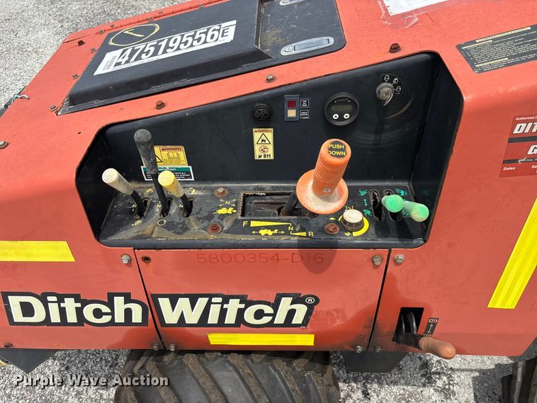 image for item YA3077 2016 Ditch Witch 410SX trencher