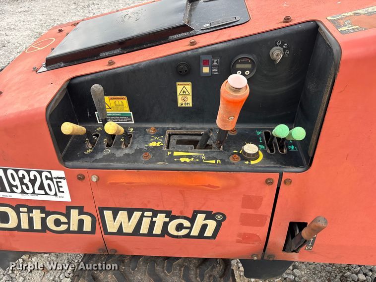 image for item YA3078 2016 Ditch Witch 410SX trencher