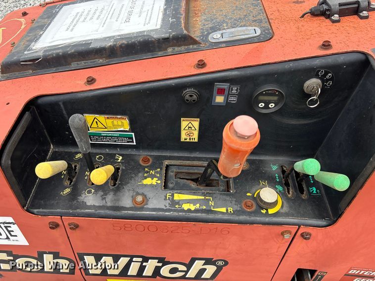 image for item YA3079 2016 Ditch Witch 410SX trencher