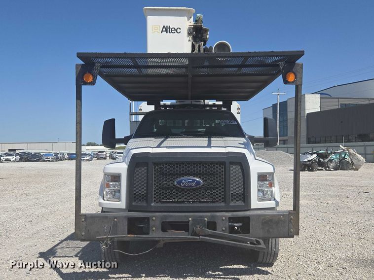 image for item YA3192 2017 Ford F750 Super Duty forestry bucket truck